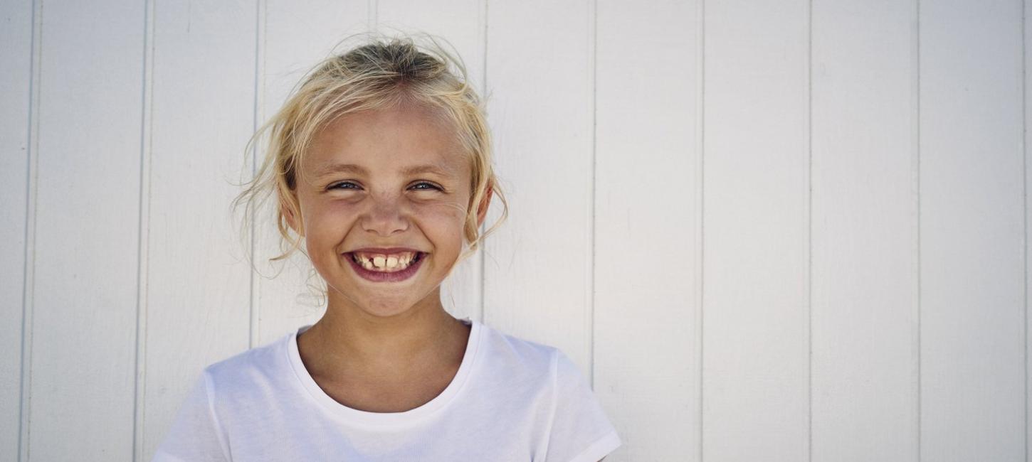 Lachend meisje in Noord-Jutland