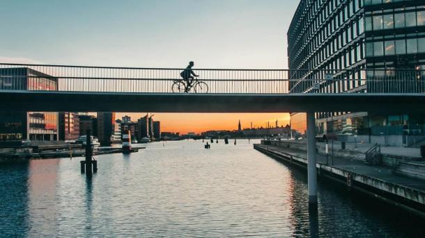 En av Köpenhamns många cykelbroar.