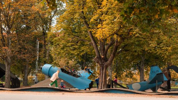 The playground with airplanes at Nørrebroparken