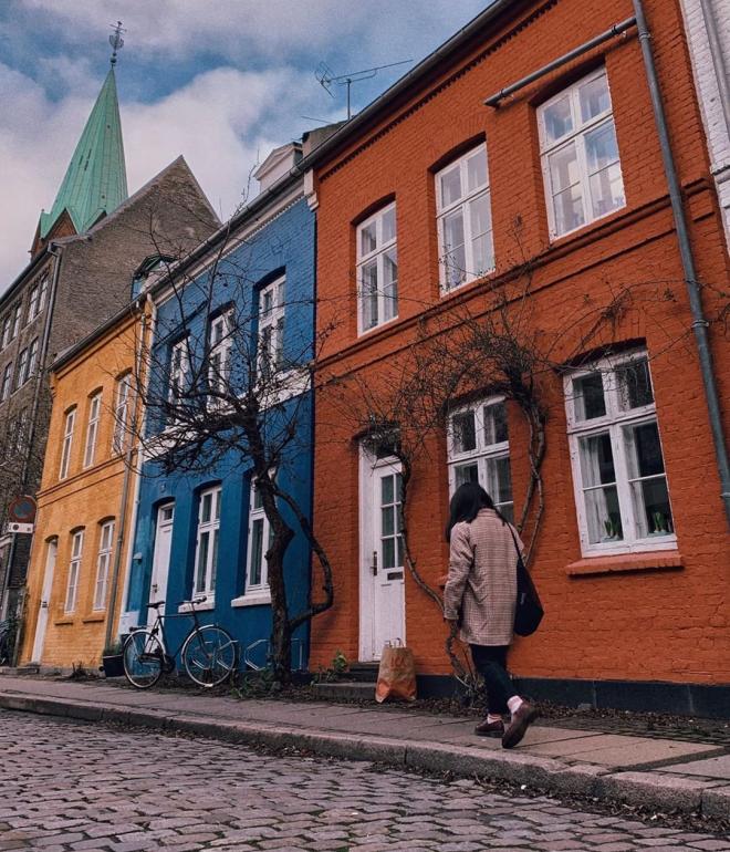 De färgglada fasaderna på Krusemyntegade hittar du centralt i Köpenhamn, nära Kongens Have